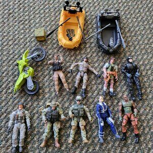 Military Army Soldier Action Figures Large Lot x 9 With Boat Moto Accessories T7